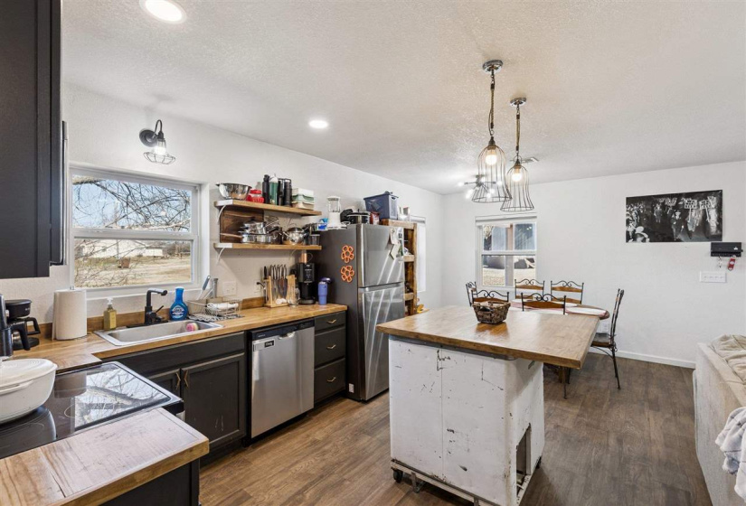 0 , 0 ,3 BathroomsBathrooms,Multi-family,Other,Western,1,133693