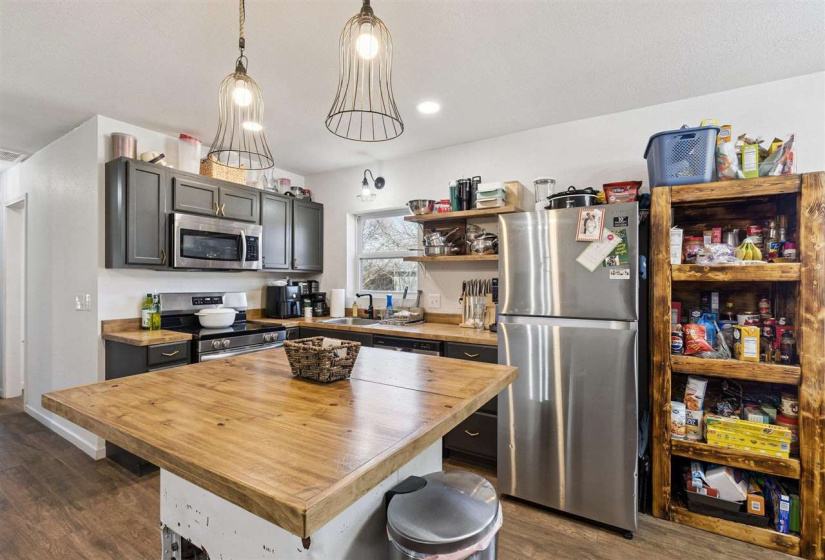 0 , 0 ,3 BathroomsBathrooms,Multi-family,Other,Western,1,133693