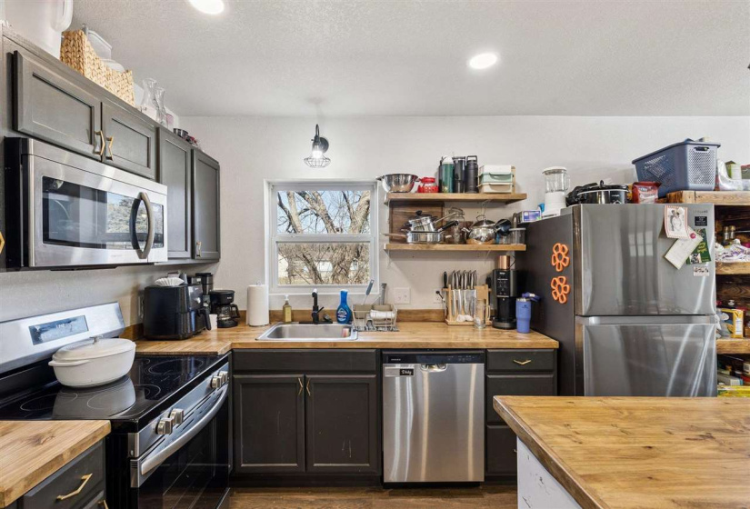 0 , 0 ,3 BathroomsBathrooms,Multi-family,Other,Western,1,133693