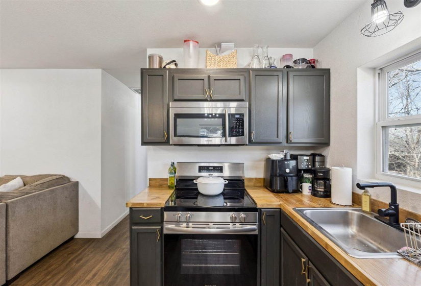 0 , 0 ,3 BathroomsBathrooms,Multi-family,Other,Western,1,133693