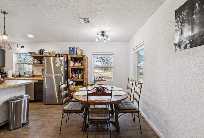 0 , 0 ,3 BathroomsBathrooms,Multi-family,Other,Western,1,133693