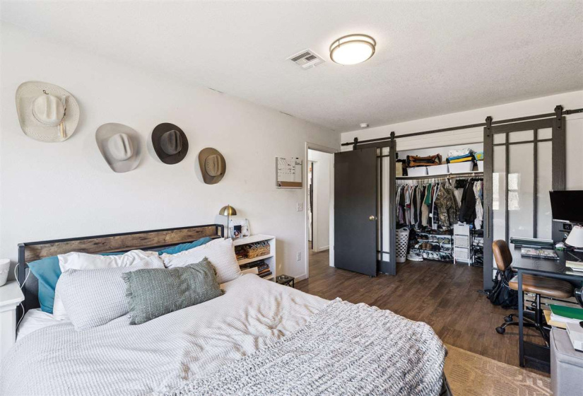 0 , 0 ,3 BathroomsBathrooms,Multi-family,Other,Western,1,133693