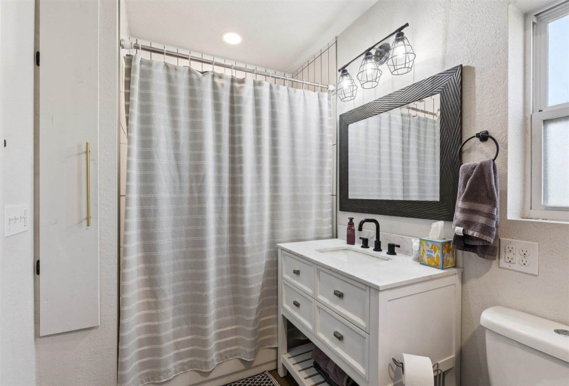 0 , 0 ,3 BathroomsBathrooms,Multi-family,Other,Western,1,133693