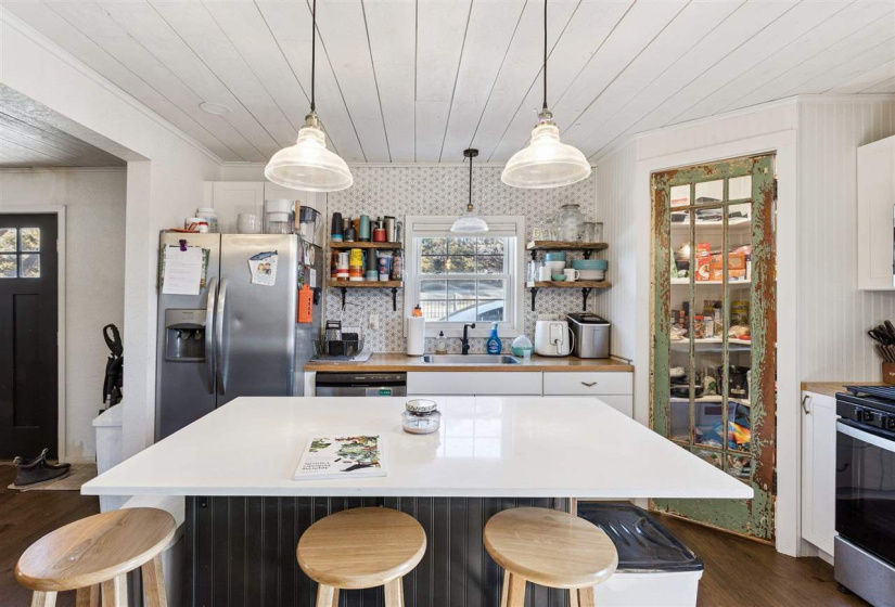 0 , 0 ,3 BathroomsBathrooms,Multi-family,Other,Western,1,133693