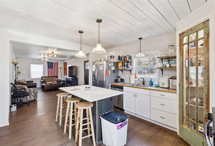 0 , 0 ,3 BathroomsBathrooms,Multi-family,Other,Western,1,133693