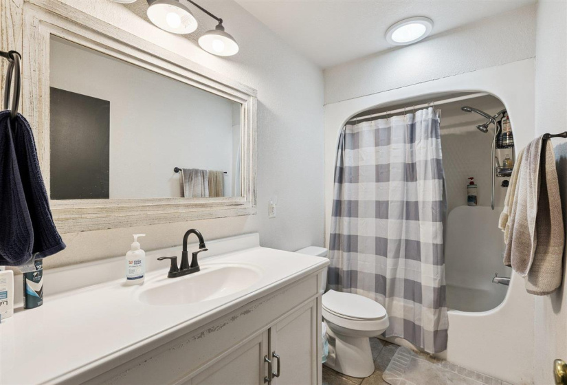 0 , 0 ,3 BathroomsBathrooms,Multi-family,Other,Western,1,133693