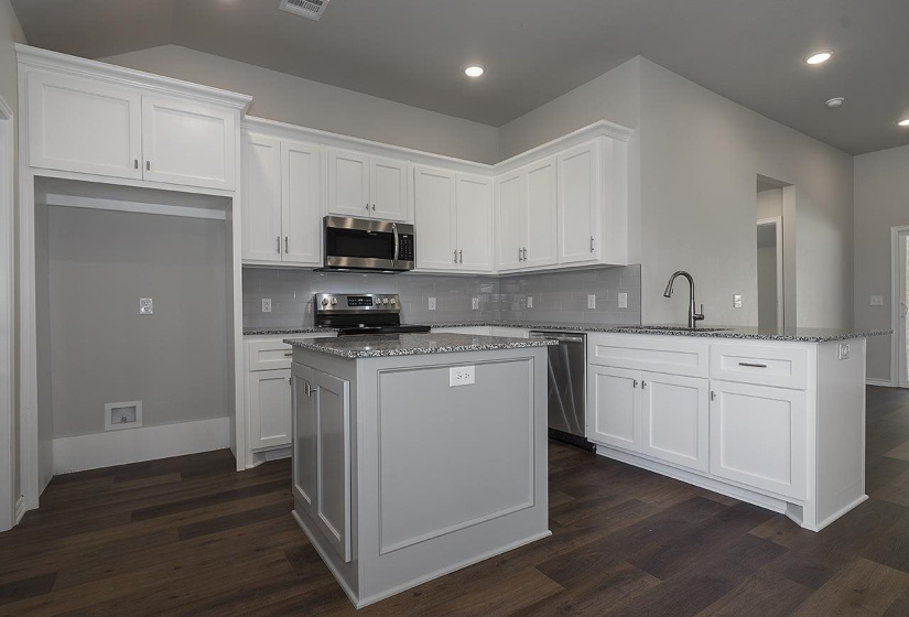 3 Bedrooms Bedrooms, 0 ,2 BathroomsBathrooms,Residential,Single Family,Kinder Wells,1,133697