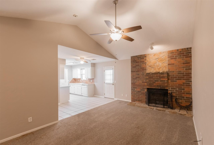 3 Bedrooms Bedrooms, 0 ,2 BathroomsBathrooms,Residential,Single Family,Krayler,1,133698