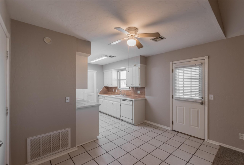 3 Bedrooms Bedrooms, 0 ,2 BathroomsBathrooms,Residential,Single Family,Krayler,1,133698
