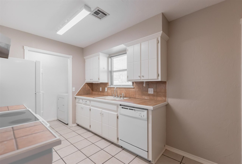 3 Bedrooms Bedrooms, 0 ,2 BathroomsBathrooms,Residential,Single Family,Krayler,1,133698