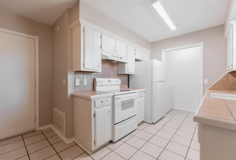 3 Bedrooms Bedrooms, 0 ,2 BathroomsBathrooms,Residential,Single Family,Krayler,1,133698