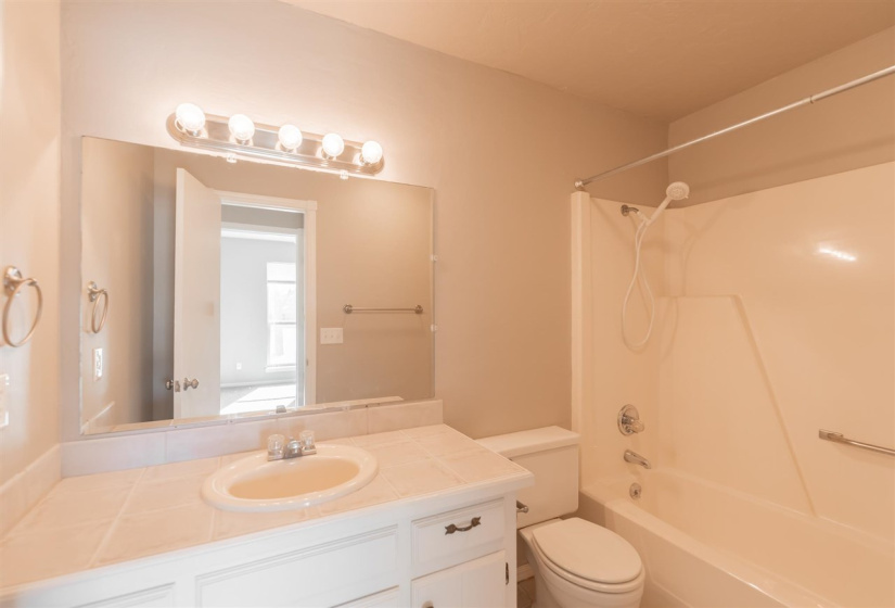 3 Bedrooms Bedrooms, 0 ,2 BathroomsBathrooms,Residential,Single Family,Krayler,1,133698