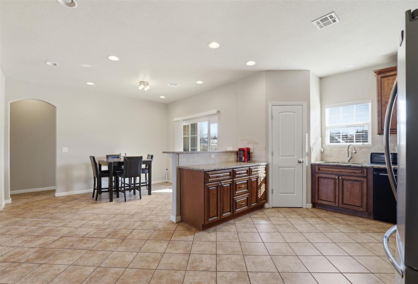 4 Bedrooms Bedrooms, 0 ,2 BathroomsBathrooms,Residential,Single Family,22nd,1,133702