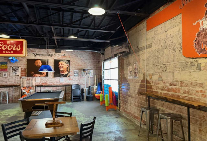 0 , 0 ,21 BathroomsBathrooms,Commercial/industrial,Commercial,5th,1,133703