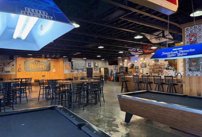 0 , 0 ,21 BathroomsBathrooms,Commercial/industrial,Commercial,5th,1,133703