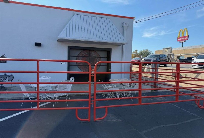 0 , 0 ,21 BathroomsBathrooms,Commercial/industrial,Commercial,5th,1,133703