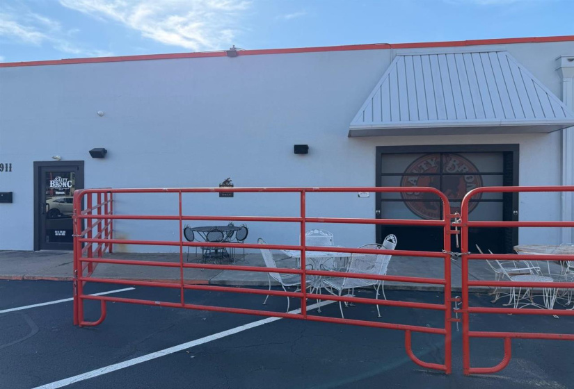 0 , 0 ,21 BathroomsBathrooms,Commercial/industrial,Commercial,5th,1,133703