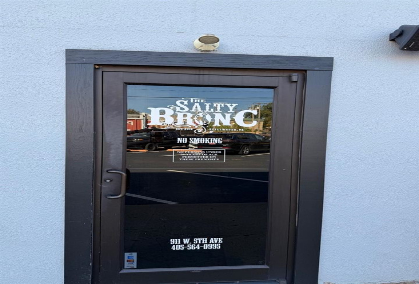 0 , 0 ,21 BathroomsBathrooms,Commercial/industrial,Commercial,5th,1,133703