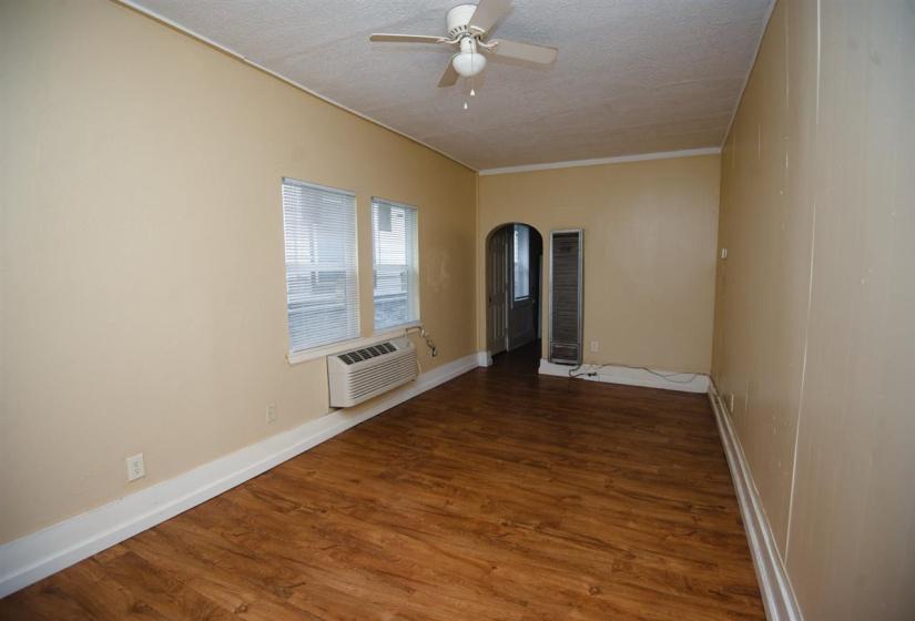 0 , 0 ,6 BathroomsBathrooms,Multi-family,Duplex,Husband,1,133708