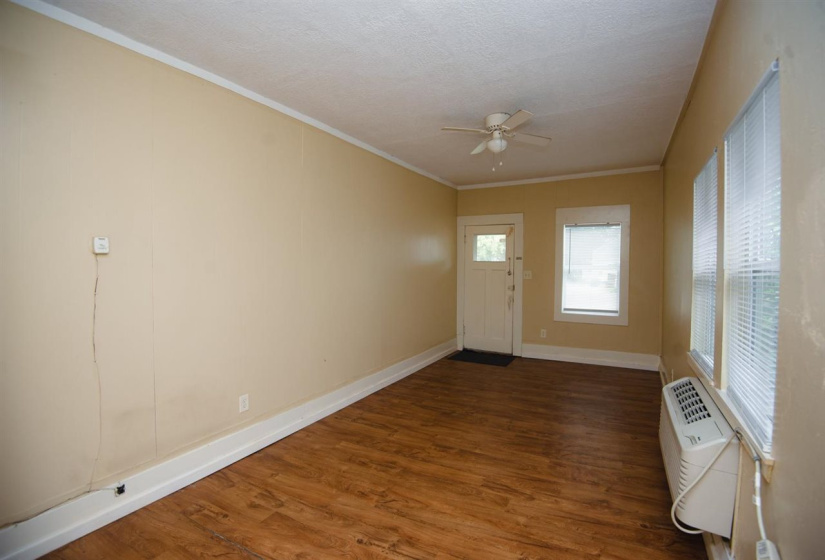 0 , 0 ,6 BathroomsBathrooms,Multi-family,Duplex,Husband,1,133708