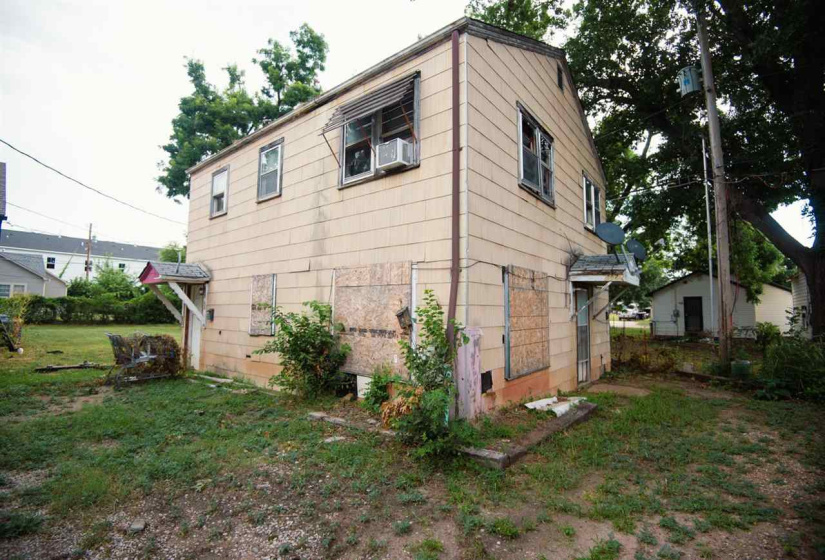 0 , 0 ,6 BathroomsBathrooms,Multi-family,Duplex,Husband,1,133708