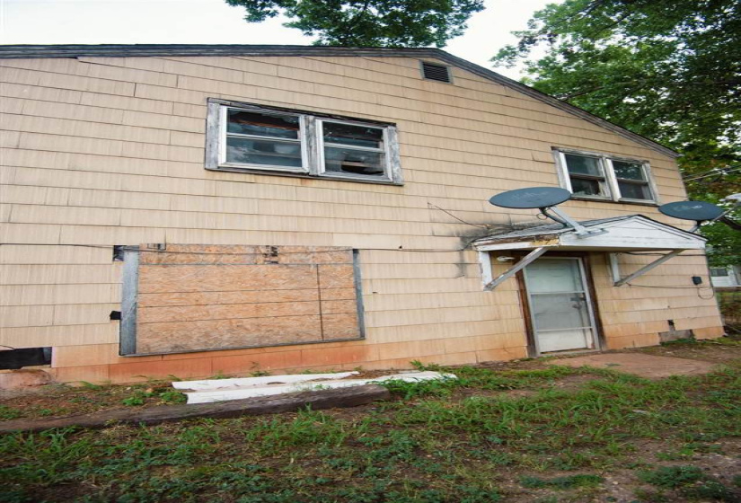 0 , 0 ,6 BathroomsBathrooms,Multi-family,Duplex,Husband,1,133708