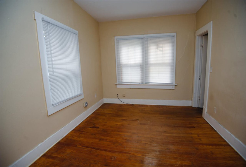 0 , 0 ,6 BathroomsBathrooms,Multi-family,Duplex,Husband,1,133708