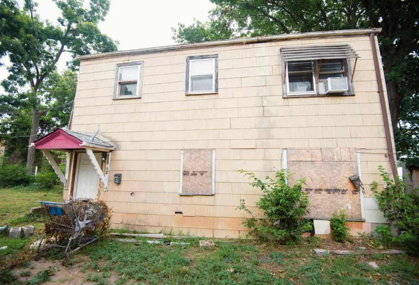 0 , 0 ,6 BathroomsBathrooms,Multi-family,Duplex,Husband,1,133708