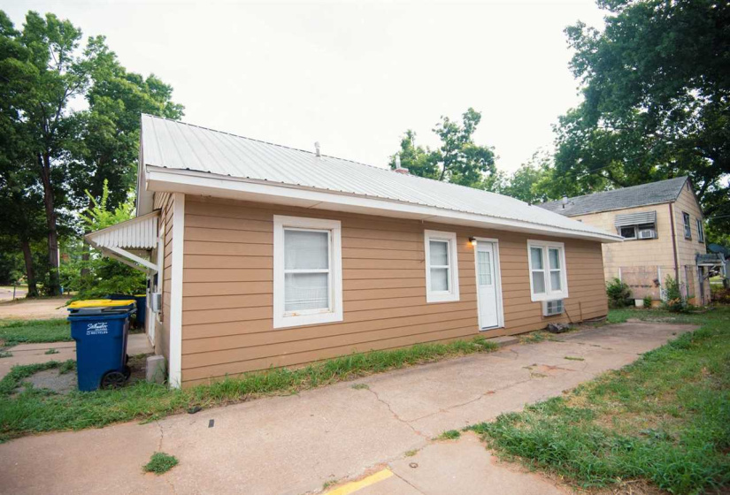 0 , 0 ,6 BathroomsBathrooms,Multi-family,Duplex,Husband,1,133708