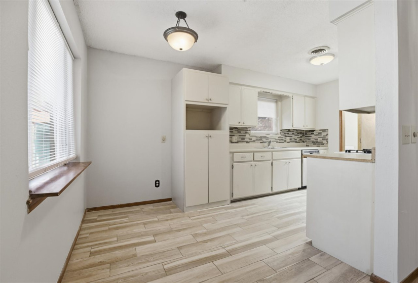 3 Bedrooms Bedrooms, 0 ,2 BathroomsBathrooms,Residential,Single Family,24th,1,133712