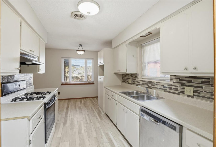 3 Bedrooms Bedrooms, 0 ,2 BathroomsBathrooms,Residential,Single Family,24th,1,133712