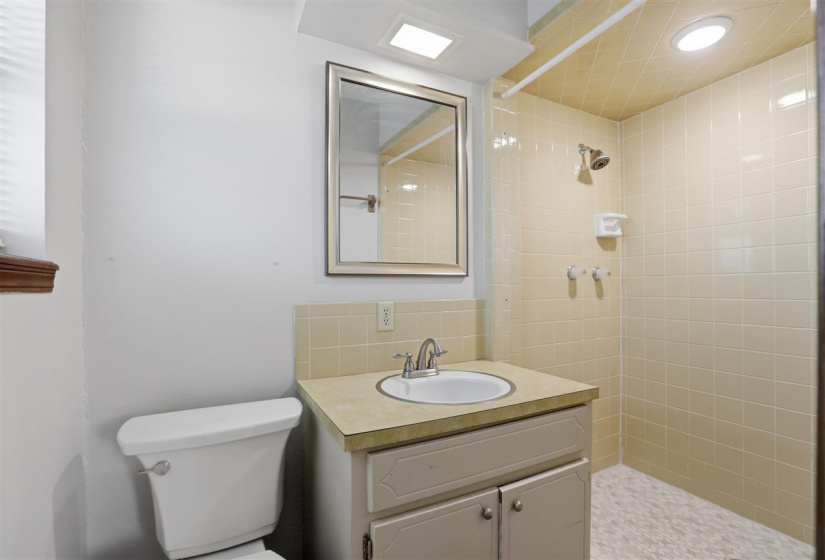 3 Bedrooms Bedrooms, 0 ,2 BathroomsBathrooms,Residential,Single Family,24th,1,133712