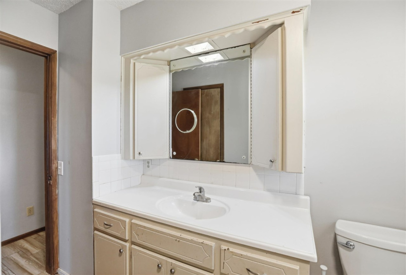 3 Bedrooms Bedrooms, 0 ,2 BathroomsBathrooms,Residential,Single Family,24th,1,133712