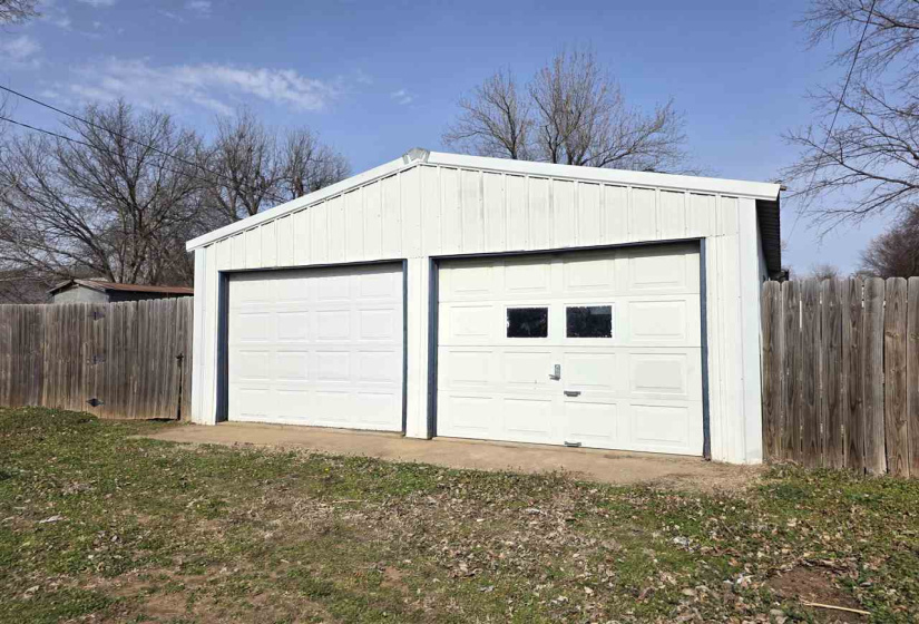 3 Bedrooms Bedrooms, 0 ,2 BathroomsBathrooms,Residential,Single Family,Ivanhoe,1,133729