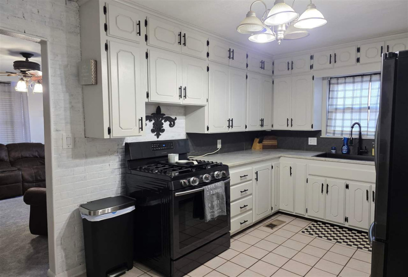 3 Bedrooms Bedrooms, 0 ,2 BathroomsBathrooms,Residential,Single Family,Ivanhoe,1,133729