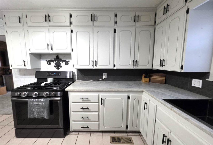 3 Bedrooms Bedrooms, 0 ,2 BathroomsBathrooms,Residential,Single Family,Ivanhoe,1,133729