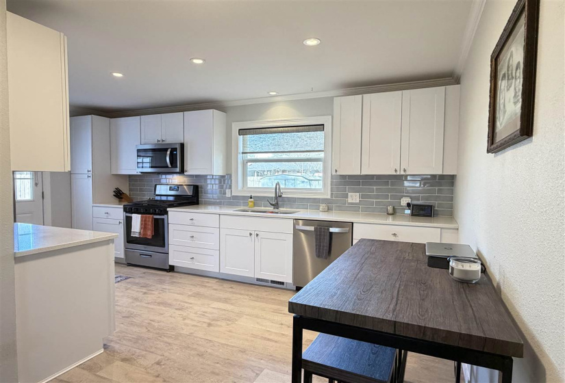 3 Bedrooms Bedrooms, 0 ,2 BathroomsBathrooms,Residential,Single Family,6th,1,133731