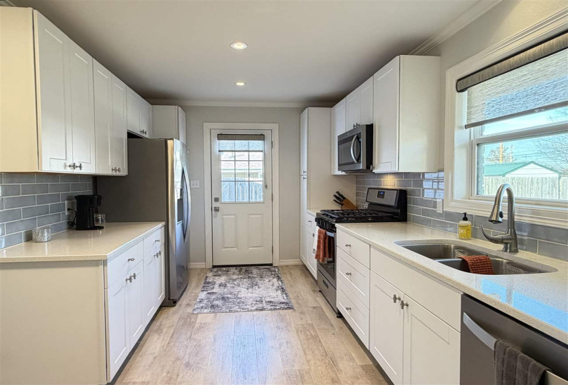 3 Bedrooms Bedrooms, 0 ,2 BathroomsBathrooms,Residential,Single Family,6th,1,133731