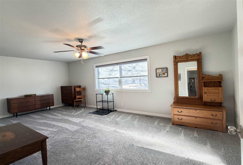 3 Bedrooms Bedrooms, 0 ,2 BathroomsBathrooms,Residential,Single Family,6th,1,133731