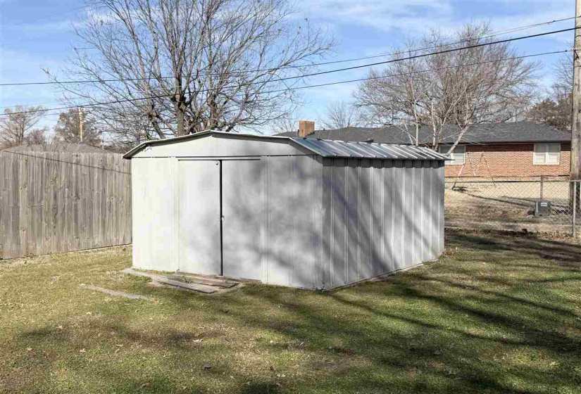 3 Bedrooms Bedrooms, 0 ,2 BathroomsBathrooms,Residential,Single Family,6th,1,133731