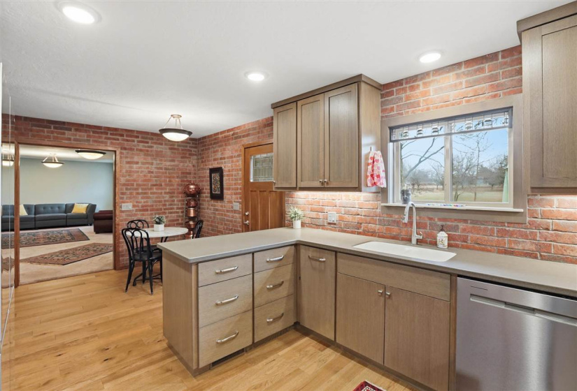 3 Bedrooms Bedrooms, 0 ,2 BathroomsBathrooms,Residential,Single Family,Stoney Crk,1,133734