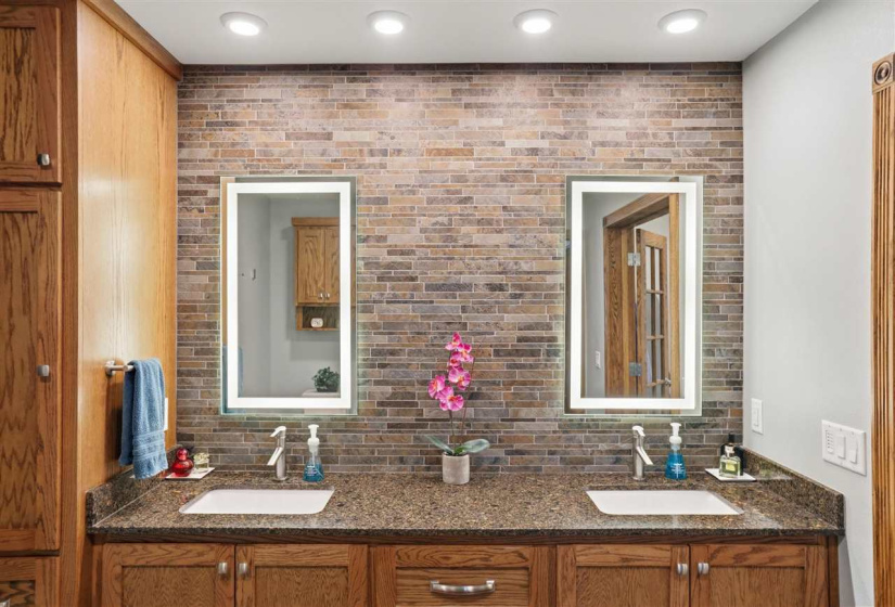 3 Bedrooms Bedrooms, 0 ,2 BathroomsBathrooms,Residential,Single Family,Stoney Crk,1,133734