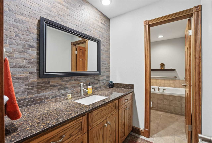 3 Bedrooms Bedrooms, 0 ,2 BathroomsBathrooms,Residential,Single Family,Stoney Crk,1,133734