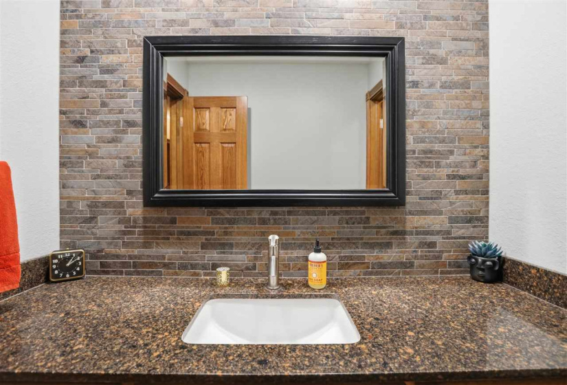 3 Bedrooms Bedrooms, 0 ,2 BathroomsBathrooms,Residential,Single Family,Stoney Crk,1,133734