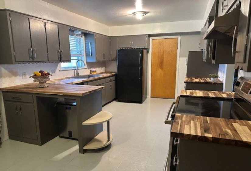 3 Bedrooms Bedrooms, 0 ,2 BathroomsBathrooms,Residential,Single Family,9th,1,133736