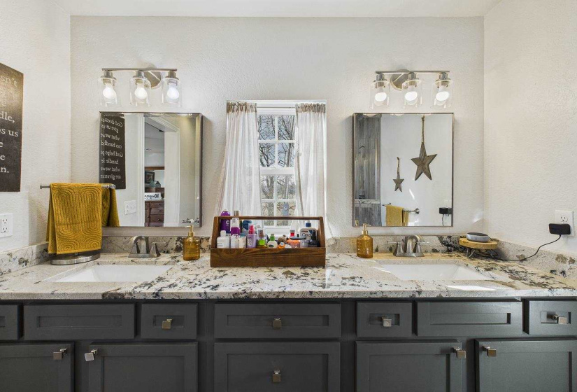 4 Bedrooms Bedrooms, 0 ,2 BathroomsBathrooms,Residential,Single Family,Lakeview,1,133741