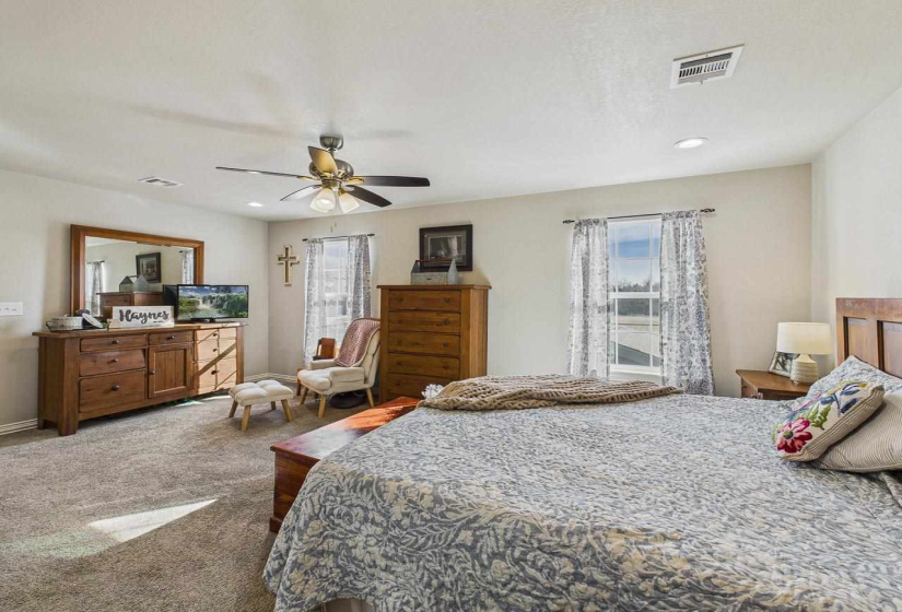 4 Bedrooms Bedrooms, 0 ,2 BathroomsBathrooms,Residential,Single Family,Lakeview,1,133741