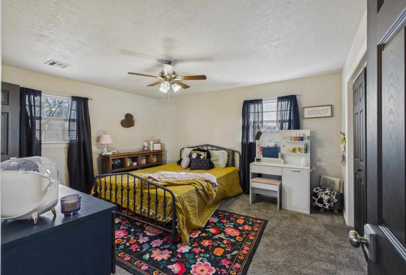 4 Bedrooms Bedrooms, 0 ,2 BathroomsBathrooms,Residential,Single Family,Lakeview,1,133741