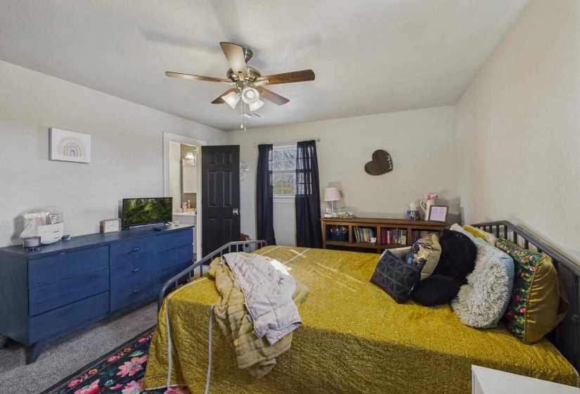 4 Bedrooms Bedrooms, 0 ,2 BathroomsBathrooms,Residential,Single Family,Lakeview,1,133741