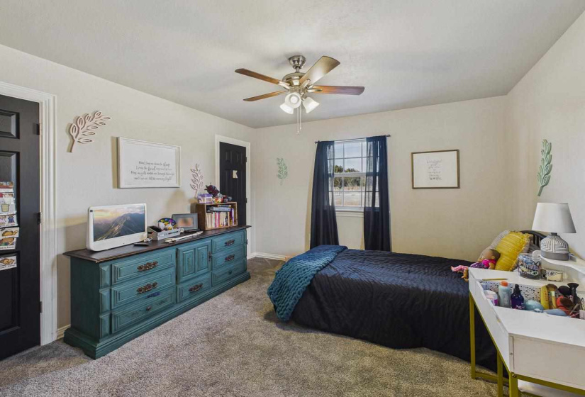 4 Bedrooms Bedrooms, 0 ,2 BathroomsBathrooms,Residential,Single Family,Lakeview,1,133741